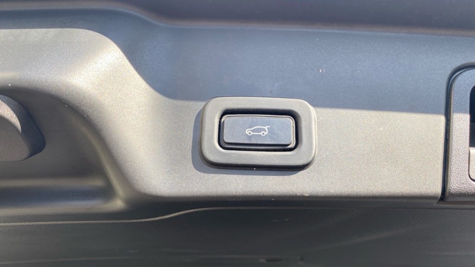 Land Rover Range Rover Evoque 2.0 P250 First Edition 5dr Auto Petrol Hatchback - Image 25
