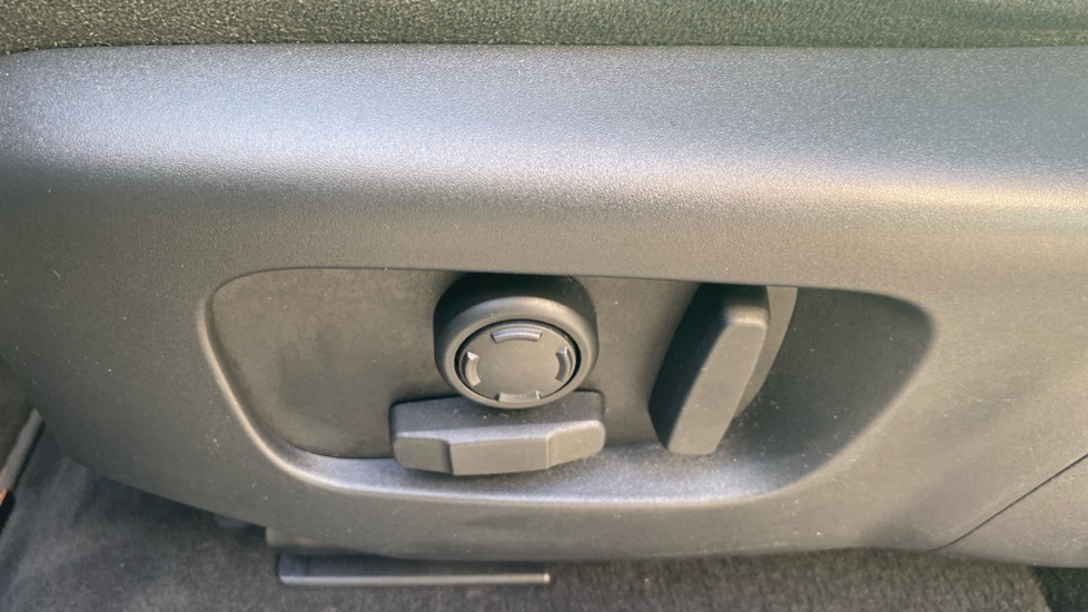 Land Rover Range Rover Evoque 2.0 P250 First Edition 5dr Auto Petrol Hatchback - Image 30