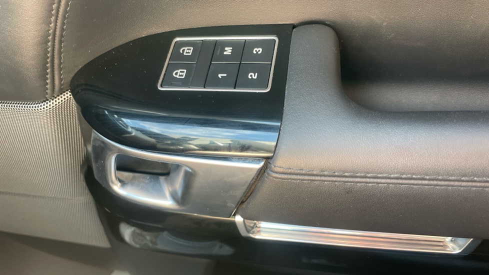 Land Rover Range Rover Sport 2.0 P400e HSE 5dr Auto Estate - Image 30