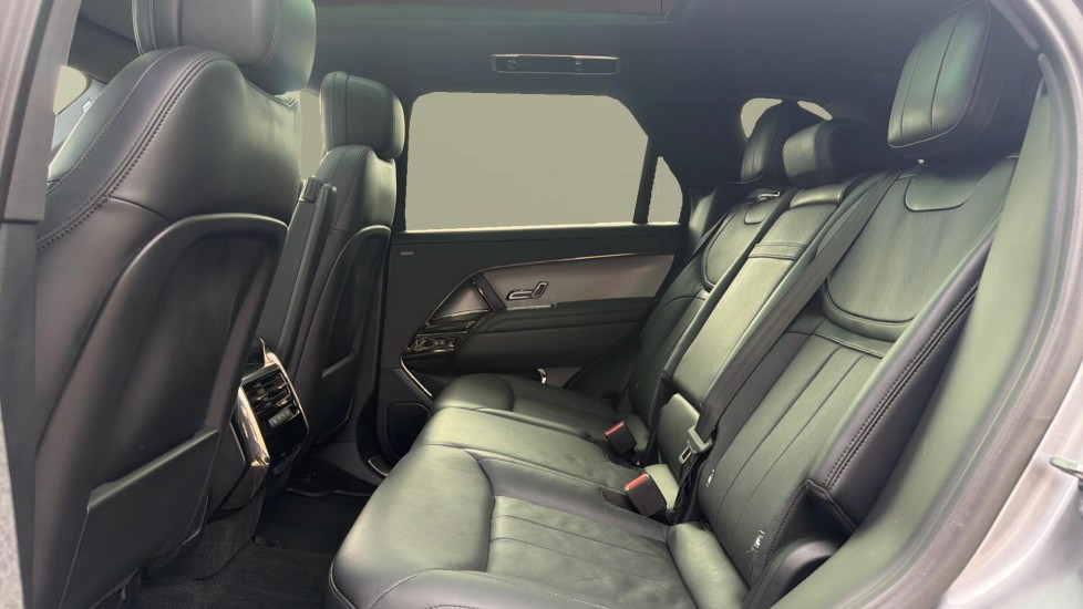 Land Rover Range Rover Sport 3.0 D300 Dynamic SE 5dr Auto Diesel Estate - Image 4