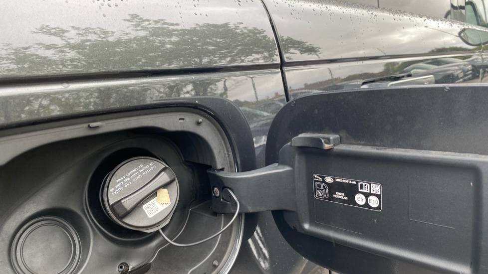 Land Rover Range Rover 3.0 P400 HSE 4dr Auto Petrol Estate - Image 32
