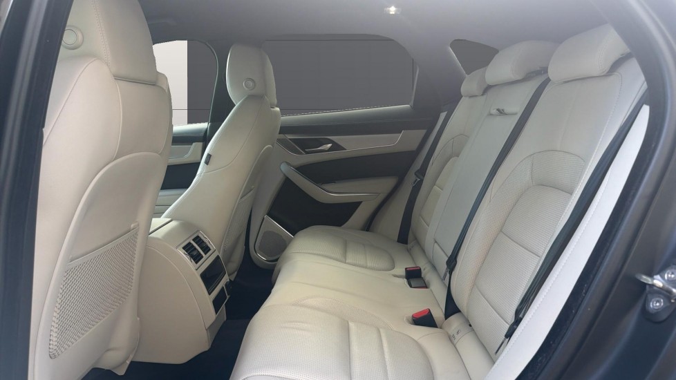 Jaguar F-Pace 2.0 D200 R-Dynamic S 5dr Auto AWD Diesel Estate - Image 4