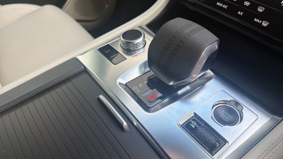 Jaguar F-Pace 2.0 D200 R-Dynamic S 5dr Auto AWD Diesel Estate - Image 13