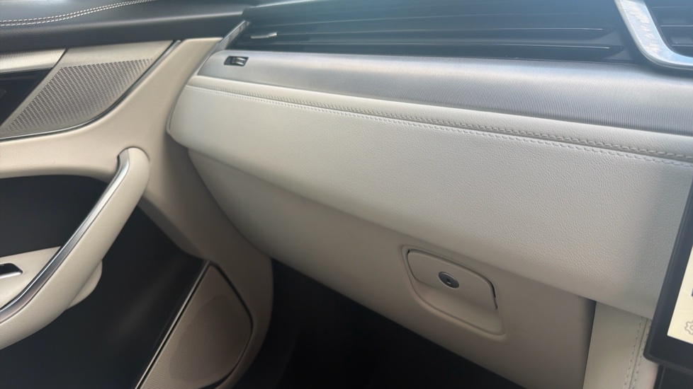 Jaguar F-Pace 2.0 D200 R-Dynamic S 5dr Auto AWD Diesel Estate - Image 20