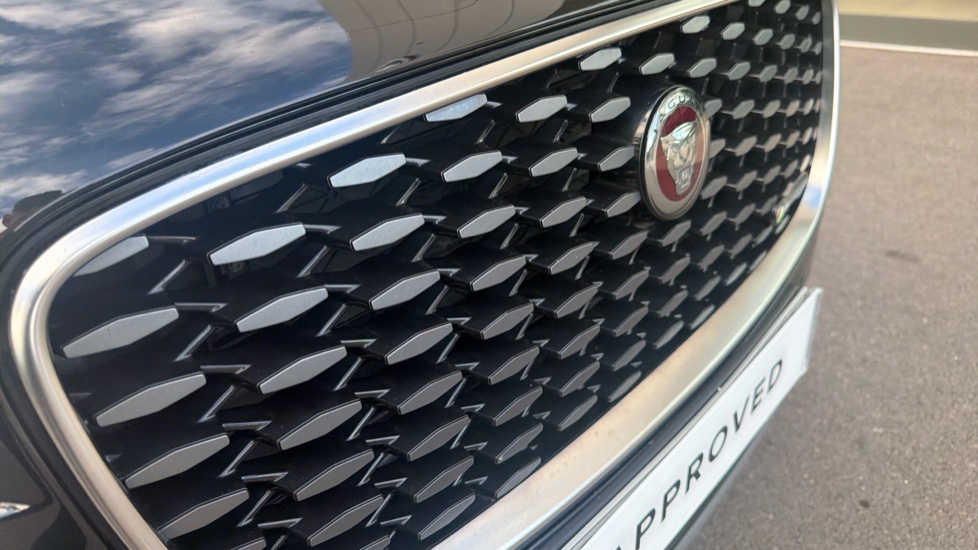 Jaguar F-Pace 2.0 D200 R-Dynamic S 5dr Auto AWD Diesel Estate - Image 21