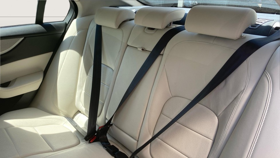 Jaguar XE 2.0d R-Dynamic SE 4dr Auto Diesel Saloon - Image 4
