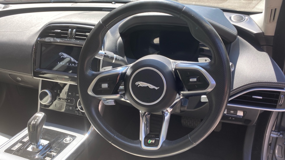 Jaguar XE 2.0d R-Dynamic SE 4dr Auto Diesel Saloon - Image 15