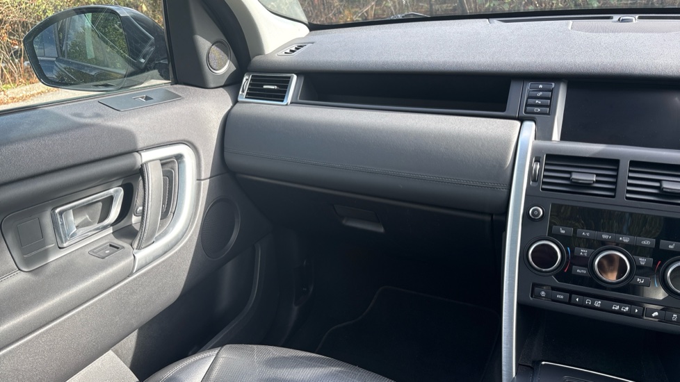 Land Rover Discovery Sport 2.0 TD4 180 HSE 5dr Auto Diesel Station Wagon - Image 23