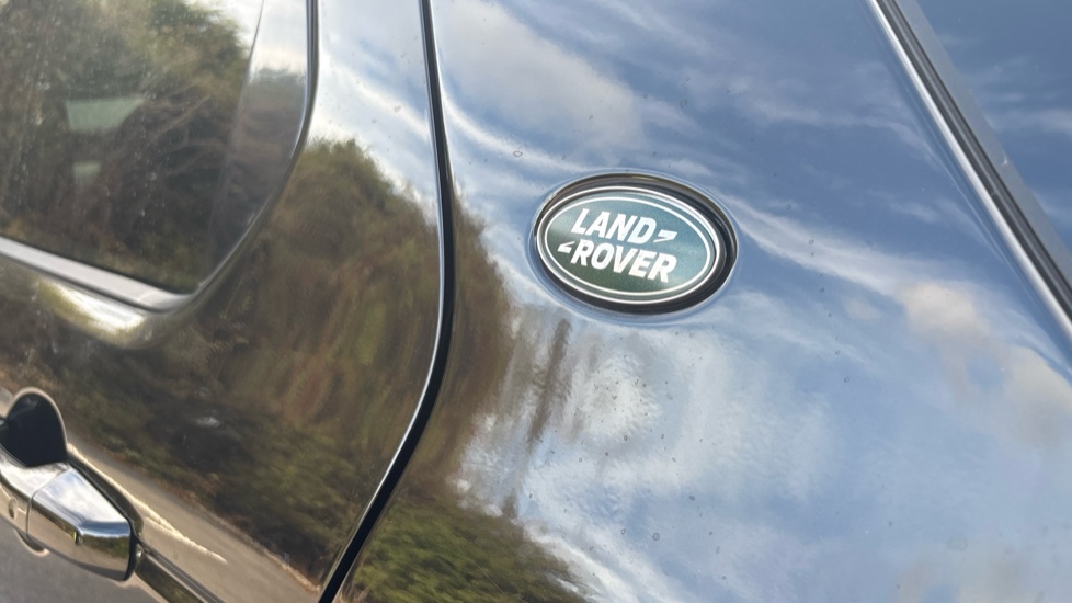 Land Rover Discovery Sport 2.0 TD4 180 HSE 5dr Auto Diesel Station Wagon - Image 31
