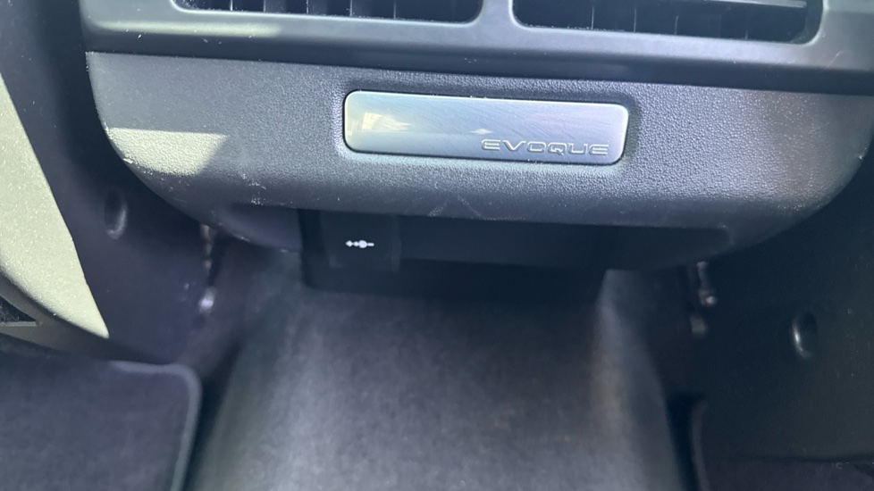 Land Rover Range Rover Evoque 1.5 P300e R-Dynamic SE 5dr Auto Hatchback - Image 20