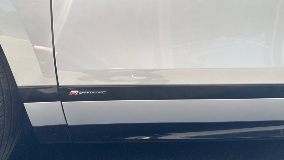 Land Rover Range Rover Evoque 1.5 P300e R-Dynamic SE 5dr Auto Hatchback - Image 33