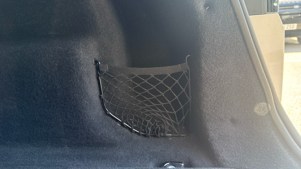 Land Rover Range Rover Evoque 1.5 P300e R-Dynamic SE 5dr Auto Hatchback - Image 39