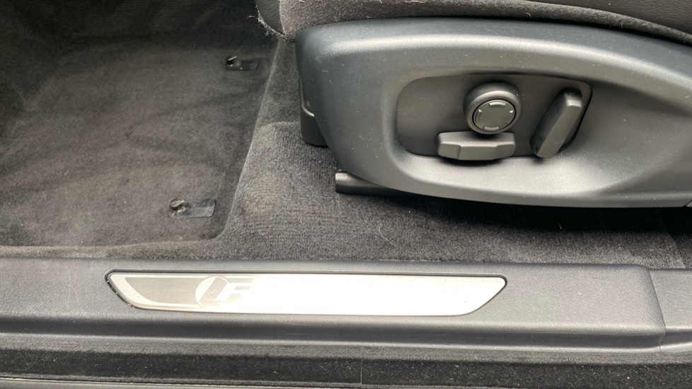 Jaguar E-Pace 2.0d [180] R-Dynamic SE 5dr Auto Diesel Estate - Image 29