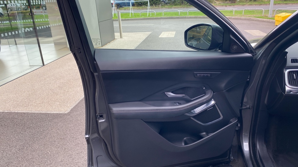 Jaguar E-Pace 2.0d [180] R-Dynamic SE 5dr Auto Diesel Estate - Image 30