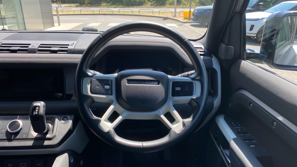 Land Rover Defender 3.0 D250 X-Dynamic SE 110 5dr Auto Diesel Estate - Image 15