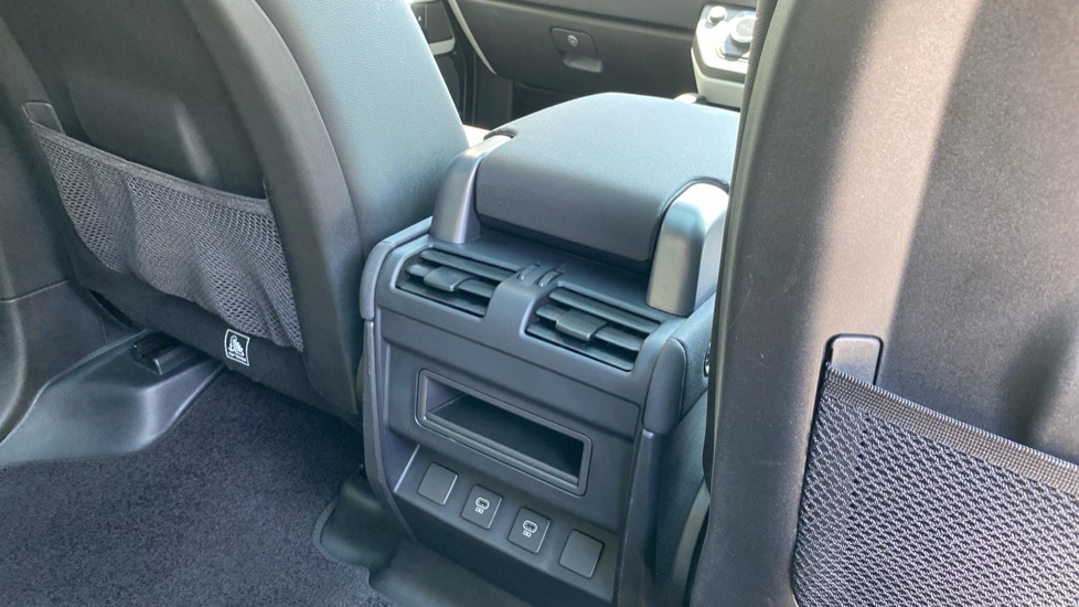 Land Rover Defender 3.0 D250 X-Dynamic SE 110 5dr Auto Diesel Estate - Image 18
