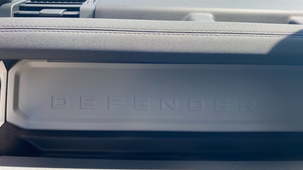 Land Rover Defender 3.0 D250 X-Dynamic SE 110 5dr Auto Diesel Estate - Image 30