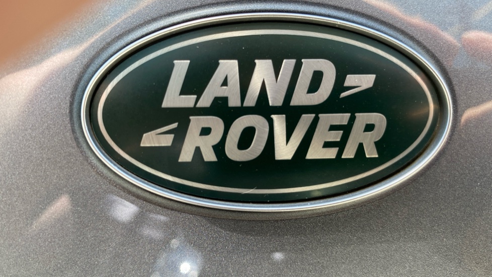Land Rover Defender 3.0 D250 X-Dynamic SE 110 5dr Auto Diesel Estate - Image 47