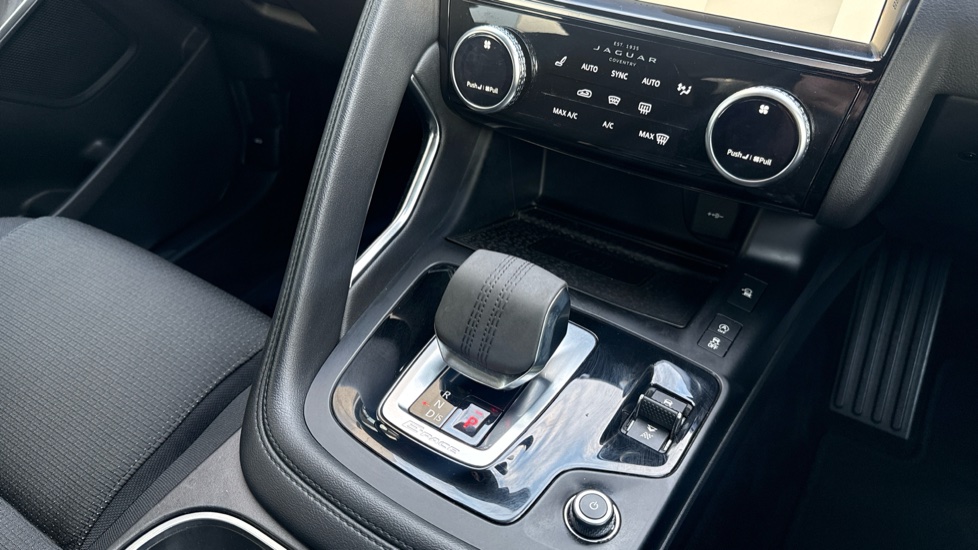 Jaguar E-Pace 2.0 D165 5dr Auto Diesel Estate - Image 13