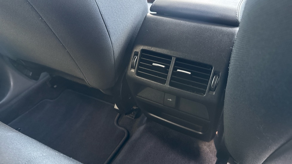 Jaguar E-Pace 2.0 D165 5dr Auto Diesel Estate - Image 18