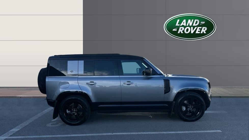 Land Rover Defender 3.0 D300 HSE 110 5dr Auto Diesel Estate - Image 5