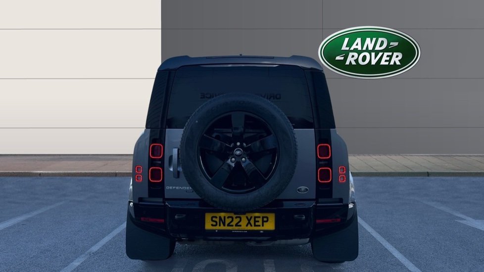 Land Rover Defender 3.0 D300 HSE 110 5dr Auto Diesel Estate - Image 6