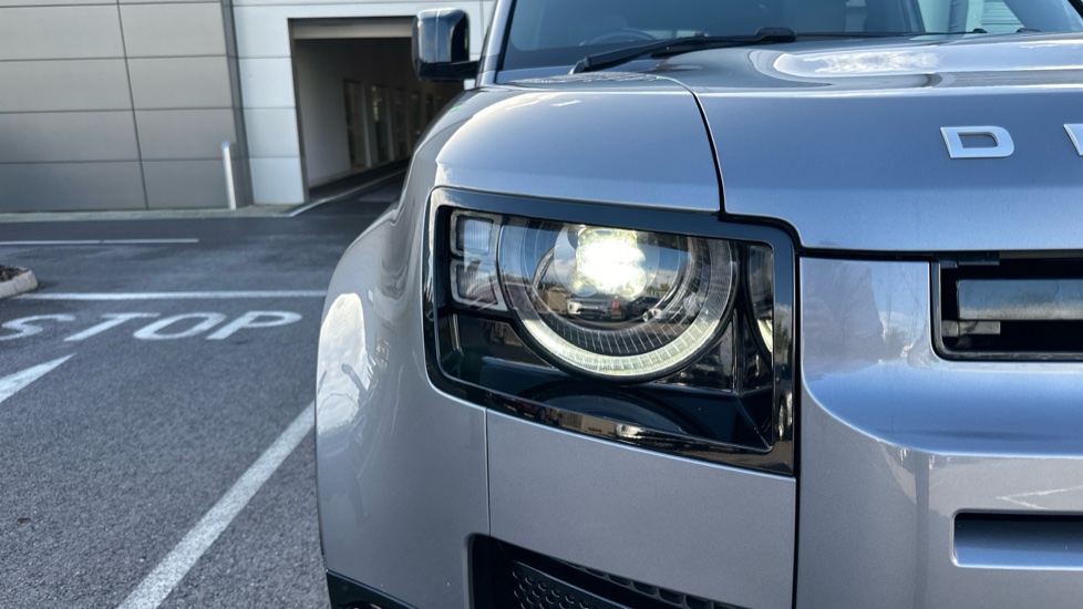 Land Rover Defender 3.0 D300 HSE 110 5dr Auto Diesel Estate - Image 10