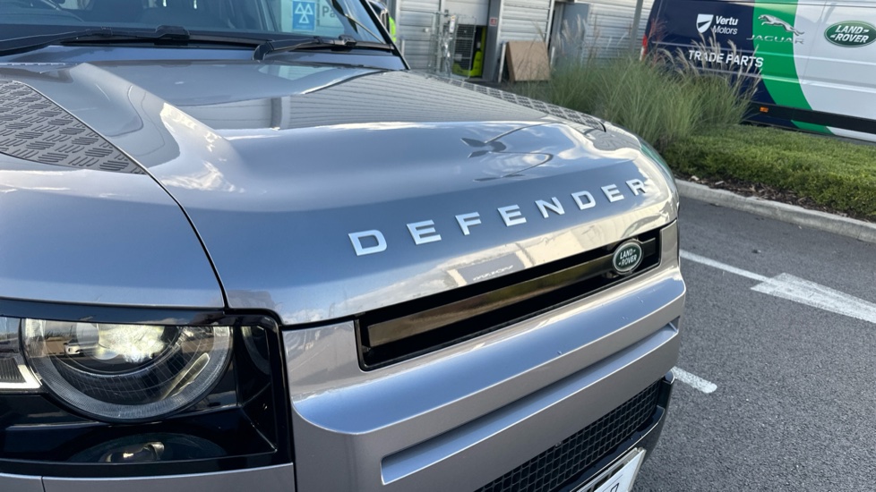 Land Rover Defender 3.0 D300 HSE 110 5dr Auto Diesel Estate - Image 11