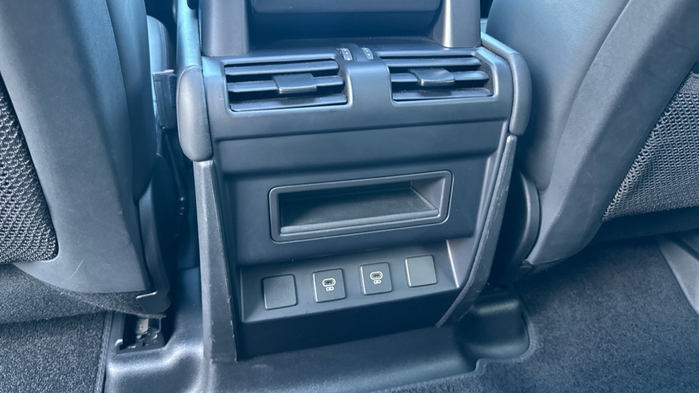 Land Rover Defender 3.0 D300 HSE 110 5dr Auto Diesel Estate - Image 28