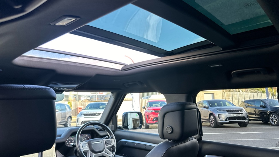 Land Rover Defender 3.0 D300 HSE 110 5dr Auto Diesel Estate - Image 29