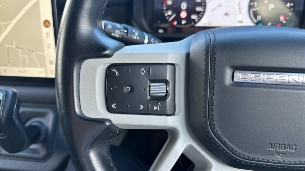 Land Rover Defender 3.0 D300 HSE 110 5dr Auto Diesel Estate - Image 35