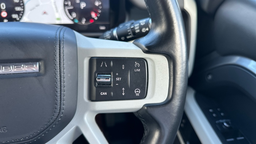 Land Rover Defender 3.0 D300 HSE 110 5dr Auto Diesel Estate - Image 36