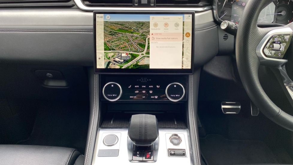 Jaguar F-Pace 2.0 D200 R-Dynamic Black 5dr Auto AWD Diesel Estate - Image 14