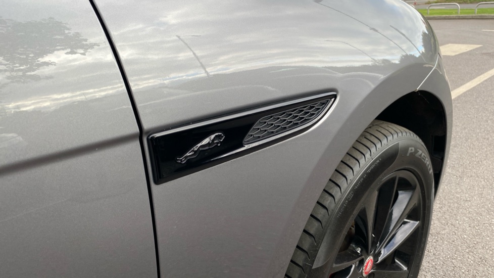 Jaguar F-Pace 2.0 D200 R-Dynamic Black 5dr Auto AWD Diesel Estate - Image 20