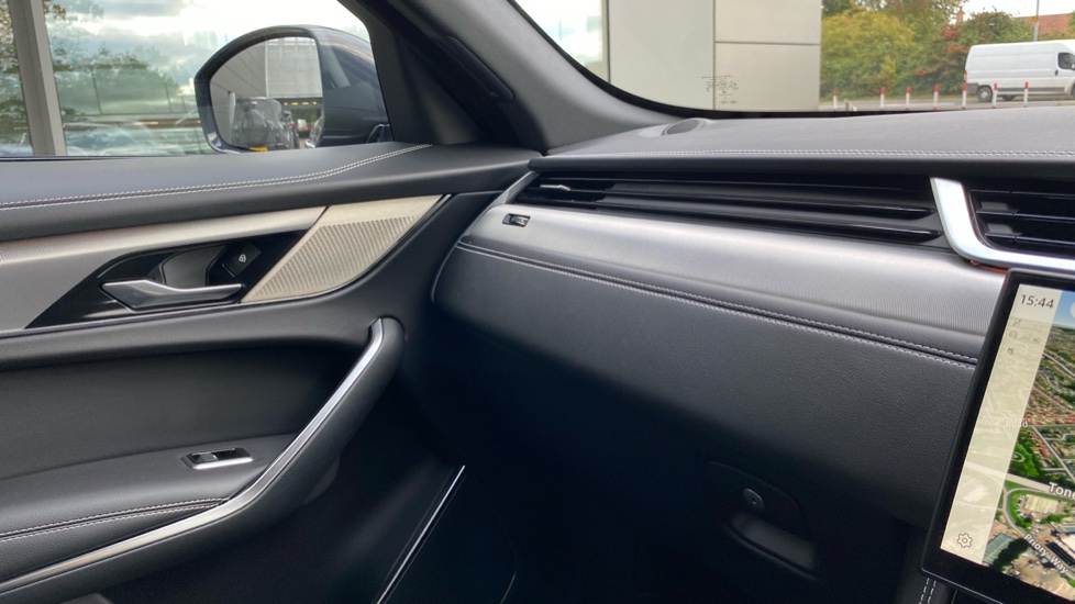 Jaguar F-Pace 2.0 D200 R-Dynamic Black 5dr Auto AWD Diesel Estate - Image 26