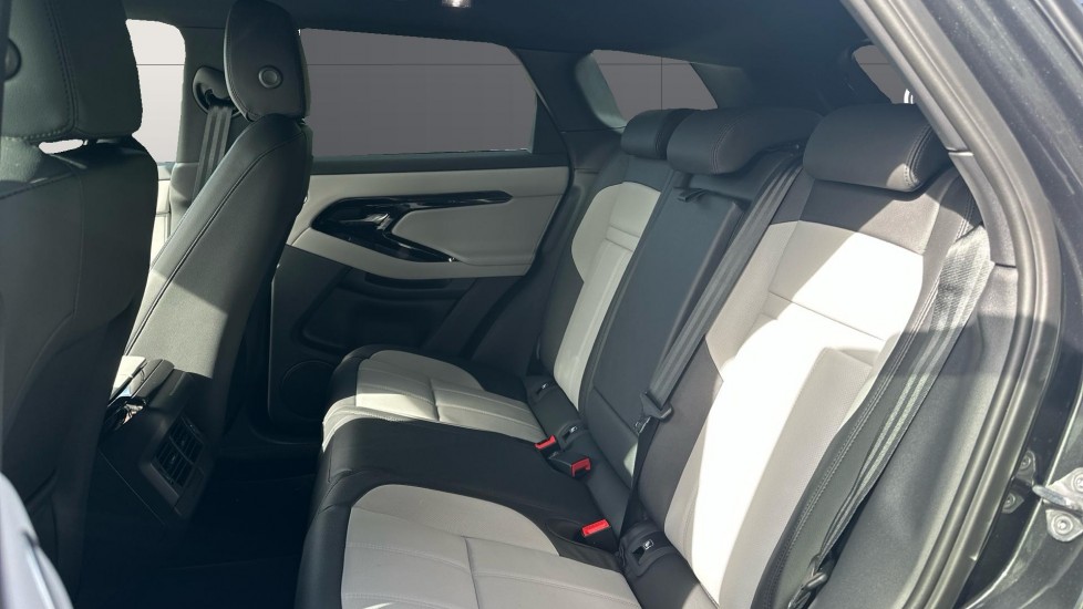 Land Rover Range Rover Evoque 2.0 D200 Dynamic SE 5dr Auto Diesel Hatchback - Image 4