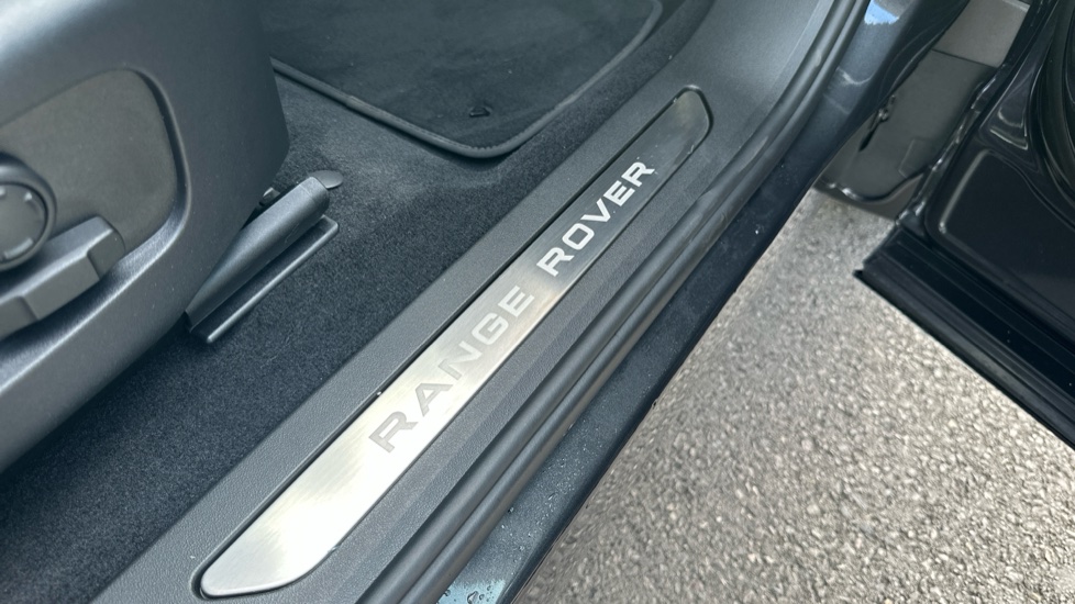 Land Rover Range Rover Evoque 2.0 D200 Dynamic SE 5dr Auto Diesel Hatchback - Image 32