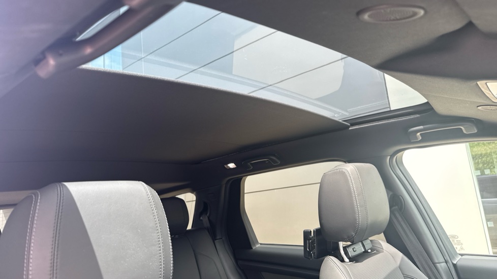 Land Rover Discovery Sport 2.0 D200 Dynamic HSE 5dr Auto [7 Seat] Diesel Station Wagon - Image 20