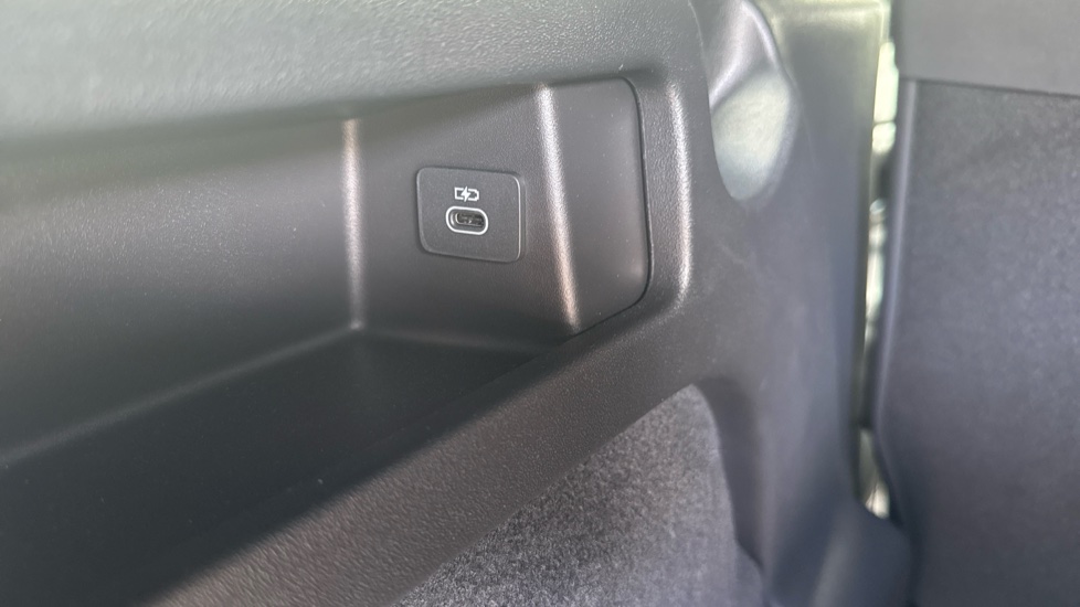 Land Rover Discovery Sport 2.0 D200 Dynamic HSE 5dr Auto [7 Seat] Diesel Station Wagon - Image 30