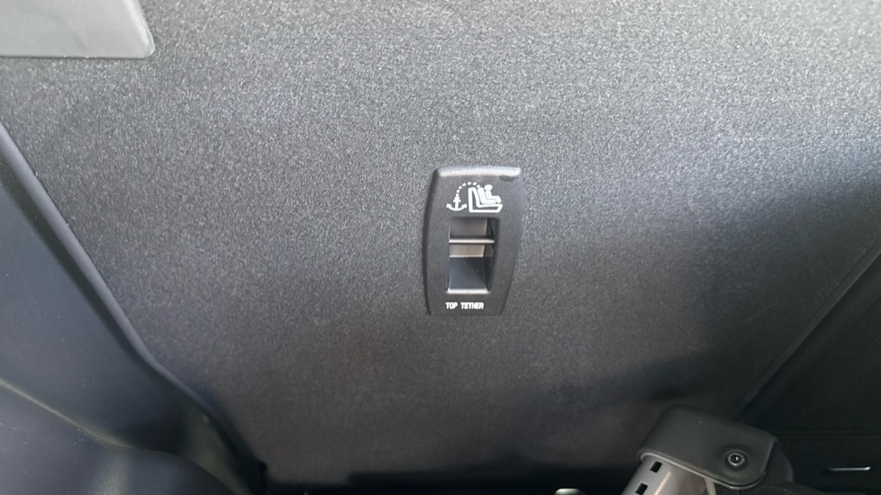 Land Rover Discovery Sport 2.0 D200 Dynamic HSE 5dr Auto [7 Seat] Diesel Station Wagon - Image 31