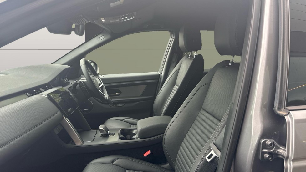 Land Rover Discovery Sport 2.0 D200 Dynamic SE 5dr Auto [5 Seat] Diesel Station Wagon - Image 3