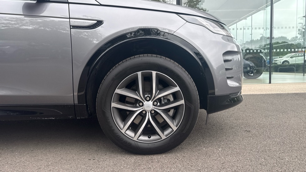 Land Rover Discovery Sport 2.0 D200 Dynamic SE 5dr Auto [5 Seat] Diesel Station Wagon - Image 8
