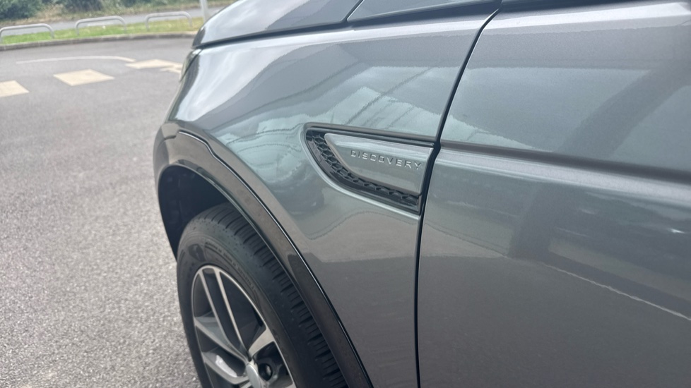 Land Rover Discovery Sport 2.0 D200 Dynamic SE 5dr Auto [5 Seat] Diesel Station Wagon - Image 20