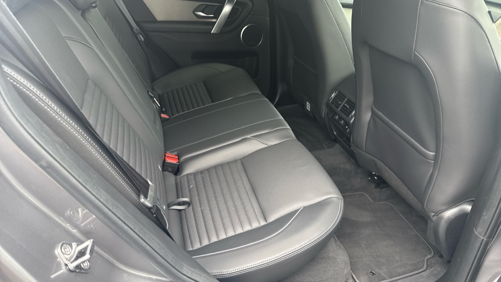 Land Rover Discovery Sport 2.0 D200 Dynamic SE 5dr Auto [5 Seat] Diesel Station Wagon - Image 21