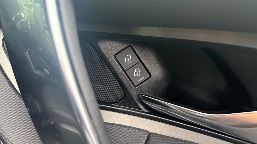Land Rover Discovery Sport 2.0 D200 Dynamic SE 5dr Auto [5 Seat] Diesel Station Wagon - Image 29