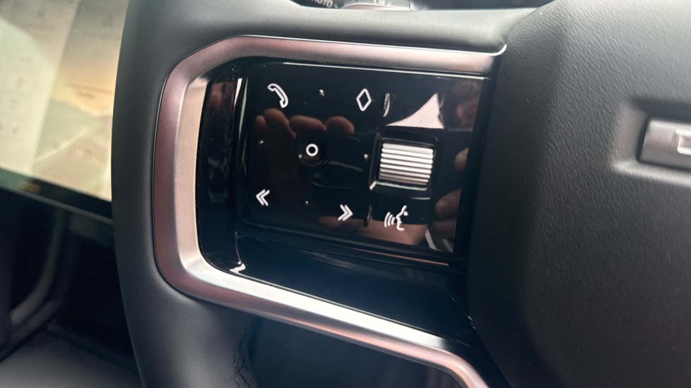 Land Rover Discovery Sport 2.0 D200 Dynamic SE 5dr Auto [5 Seat] Diesel Station Wagon - Image 32