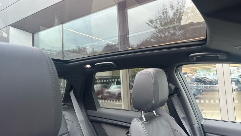 Land Rover Discovery Sport 2.0 D200 Dynamic SE 5dr Auto [5 Seat] Diesel Station Wagon - Image 34