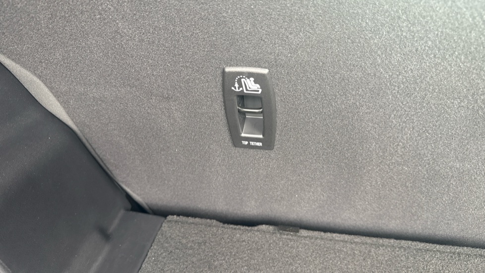 Land Rover Discovery Sport 2.0 D200 Dynamic SE 5dr Auto [5 Seat] Diesel Station Wagon - Image 36
