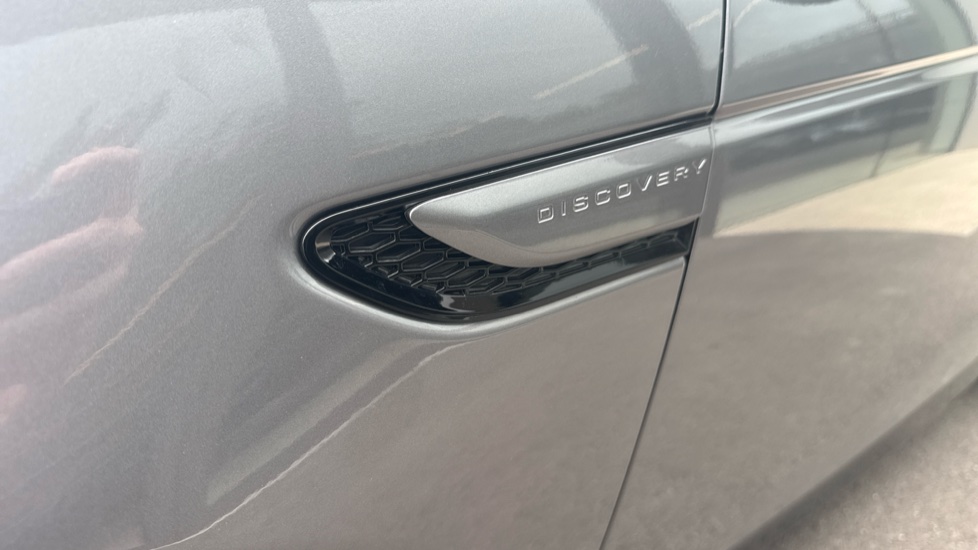 Land Rover Discovery Sport 2.0 D200 Dynamic SE 5dr Auto [5 Seat] Diesel Station Wagon - Image 42