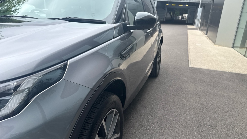 Land Rover Discovery Sport 2.0 D200 Dynamic SE 5dr Auto [5 Seat] Diesel Station Wagon - Image 47